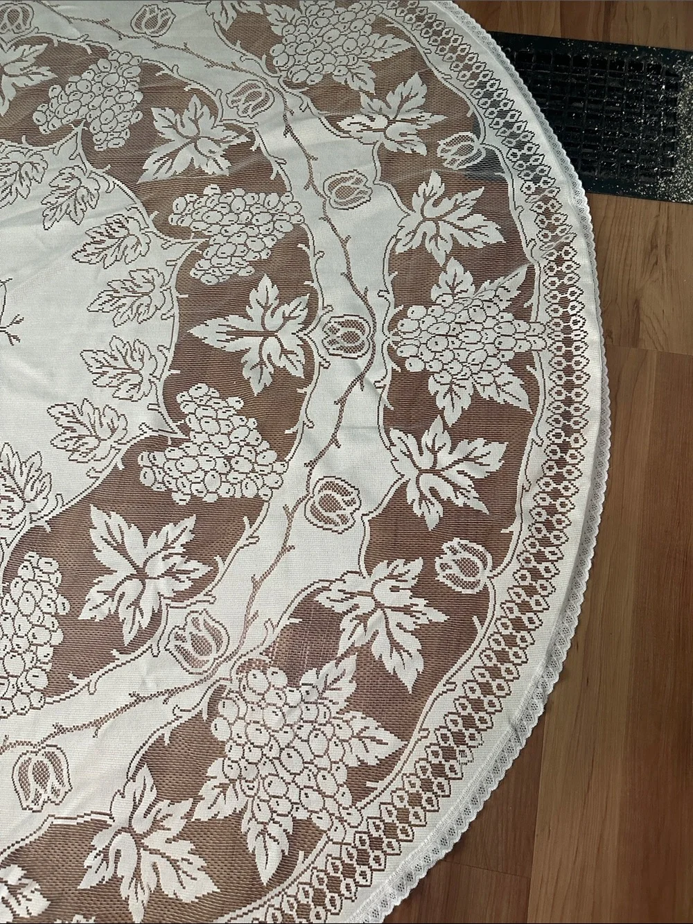 Vintage 81” Round Lace Tablecloth - Cream with Grapevine Pattern - Pristine